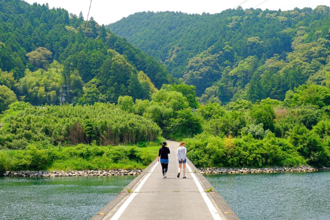 四万十川まで歩いて行ける 一棟まるっと貸し切りの宿 Gu Shimanto  Extérieur photo